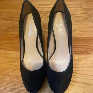 Woman’s 7.5 new with tags no box black suede pumps